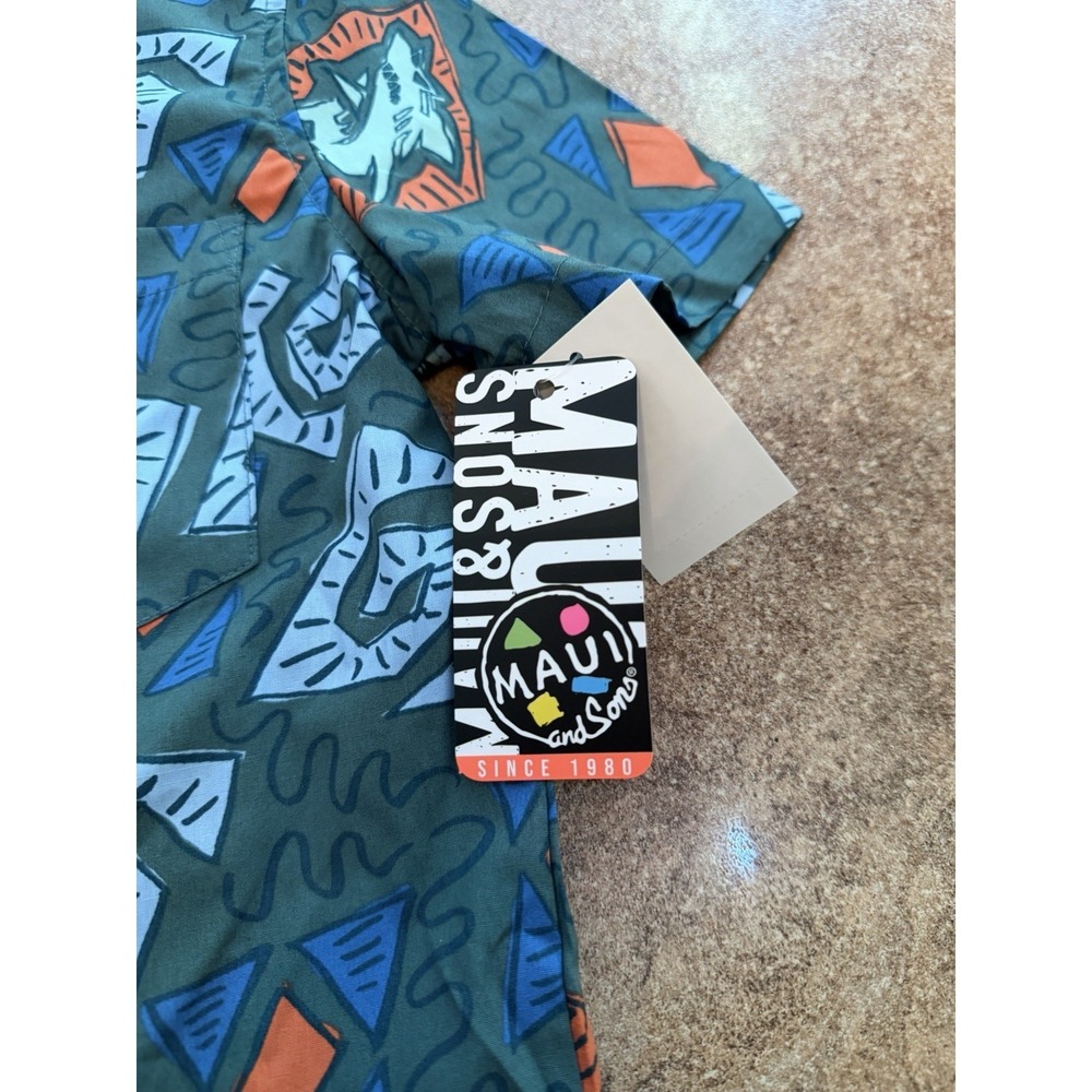 Boys' Maui & Sons Short Sleeve Button-Up Geometric Shark Print Size Small NWT - Picture 5 of 7